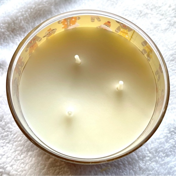 NWT Bath & Body Works 3-Wick Scented Candle โ Merry Cookie ๐ช๐ - Picture 3 of 8